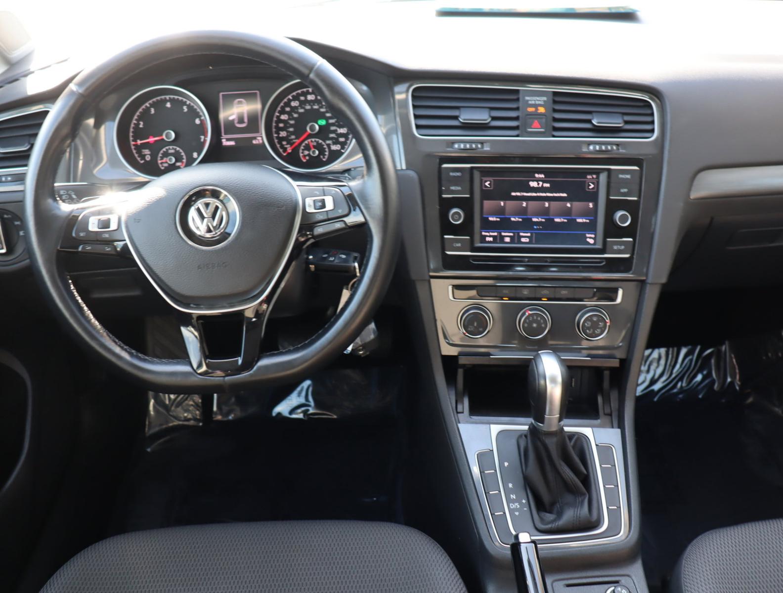 2018 Volkswagen Golf Vehicle Photo in LOS ANGELES, CA 90007-3794