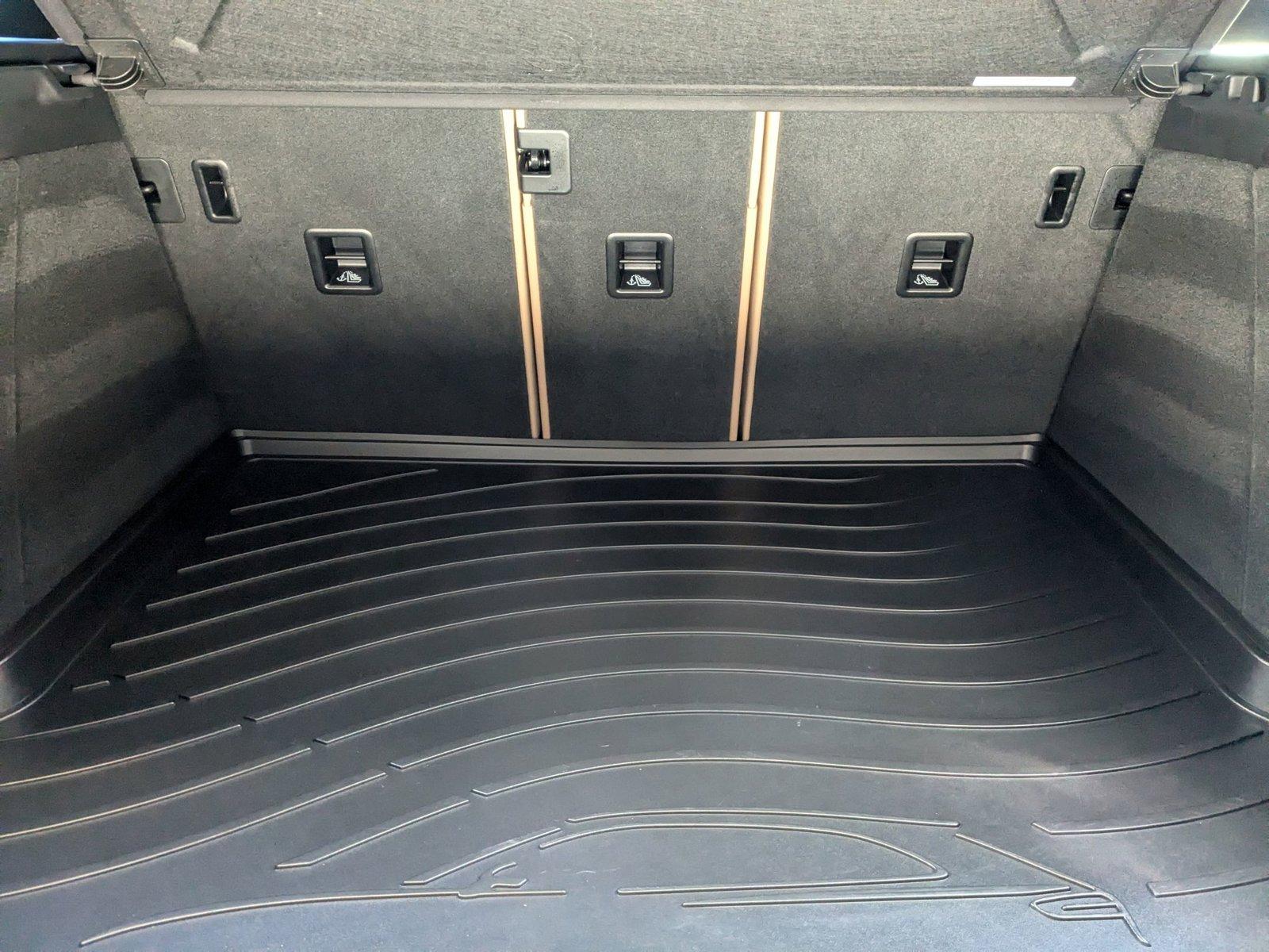 2024 Porsche Macan Vehicle Photo in Towson, MD 21204