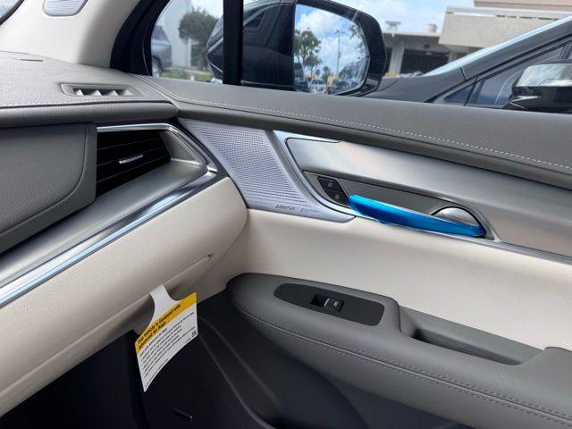2025 Cadillac XT5 Vehicle Photo in DELRAY BEACH, FL 33483-3294