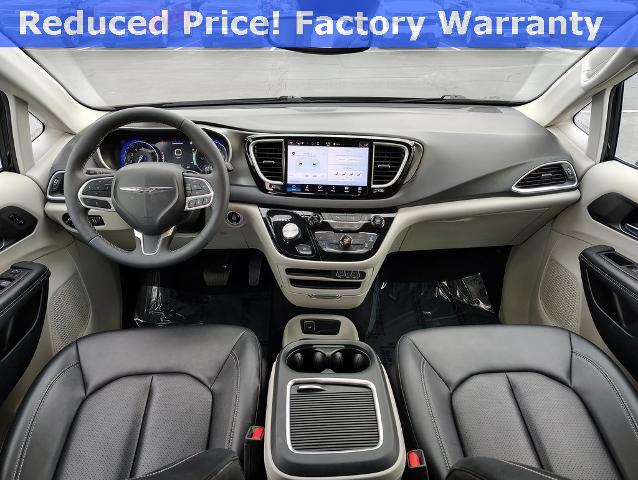 2024 Chrysler Pacifica Vehicle Photo in GREEN BAY, WI 54304-5303