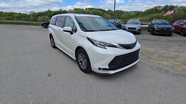 2021 Toyota Sienna Vehicle Photo in Pleasant Hills, PA 15236