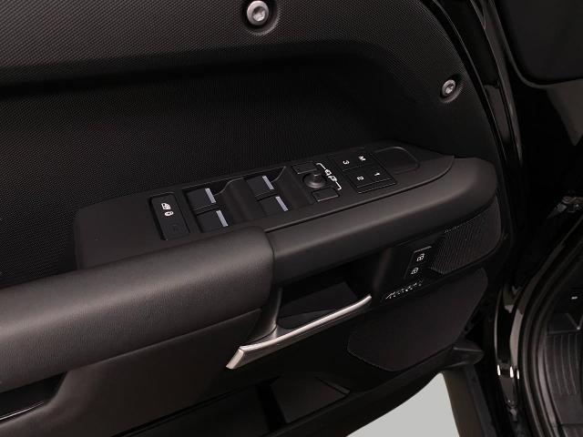 2025 Defender Vehicle Photo in Appleton, WI 54913
