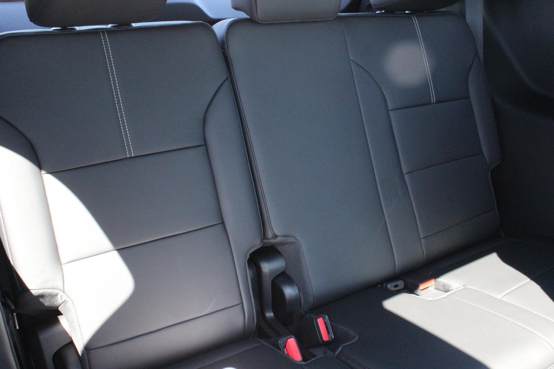 2025 GMC Acadia Vehicle Photo in AURORA, CO 80012-4011