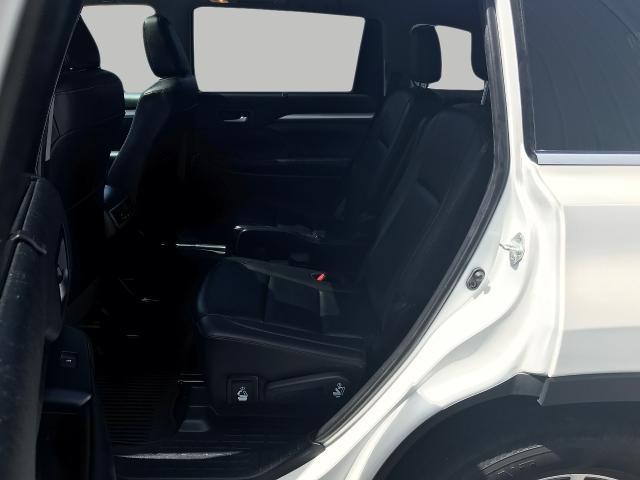 2019 Toyota Highlander Vehicle Photo in GREEN BAY, WI 54303-3330