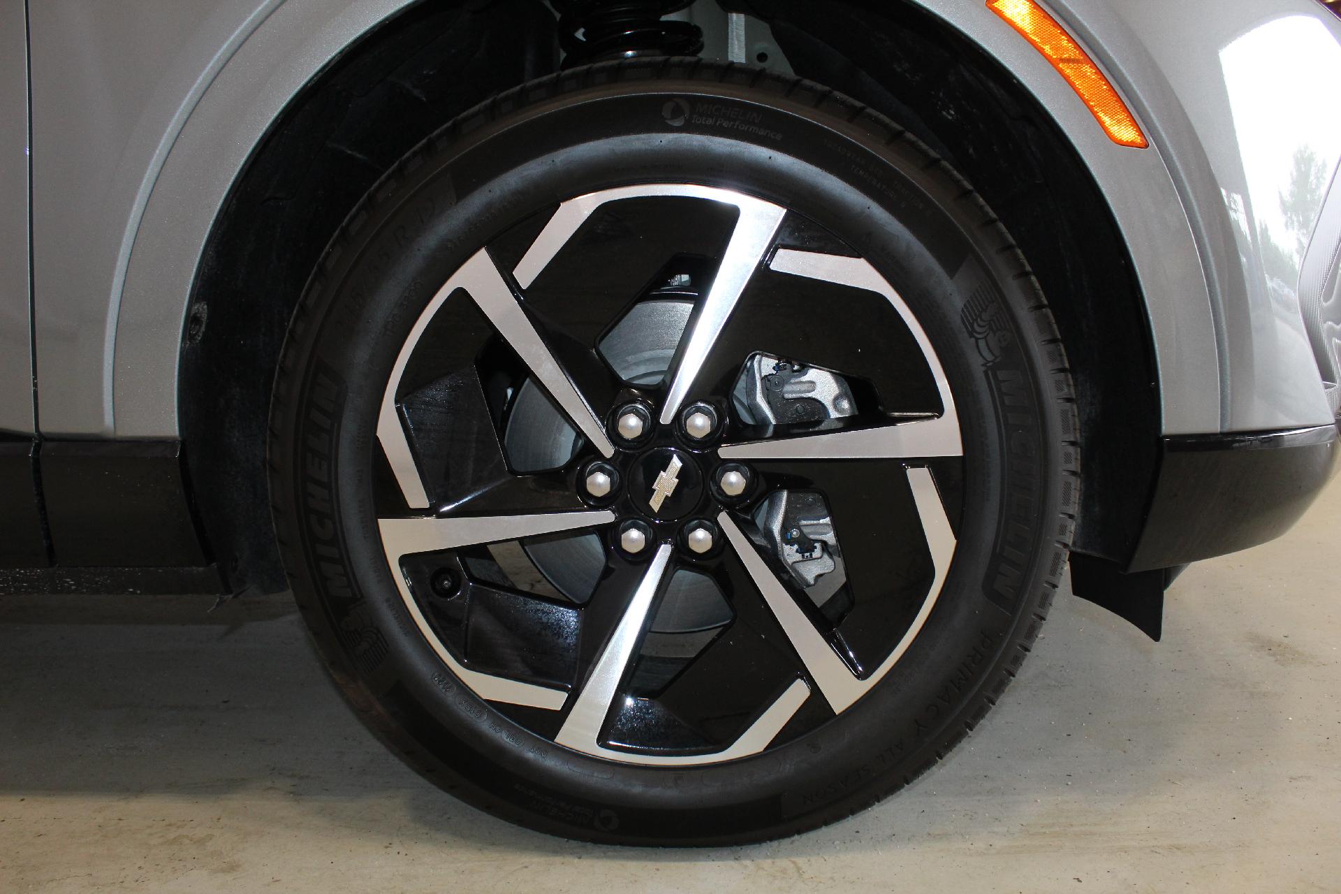 2025 Chevrolet Equinox EV Vehicle Photo in NORTHAMPTON, MA 01060-1120