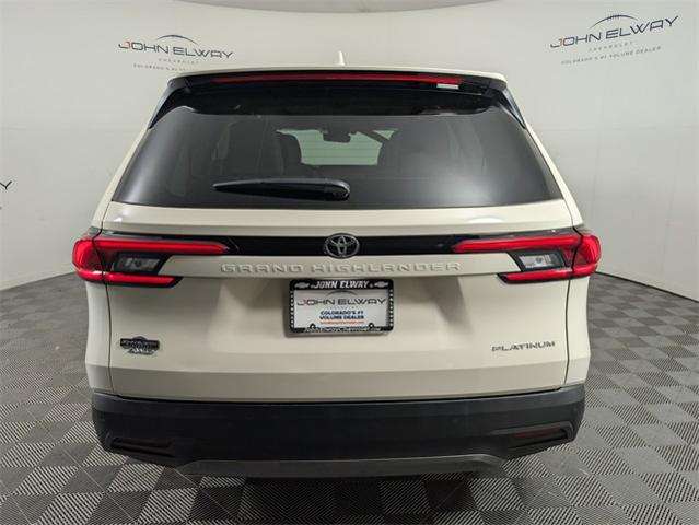 2024 Toyota Grand Highlander Vehicle Photo in ENGLEWOOD, CO 80113-6708