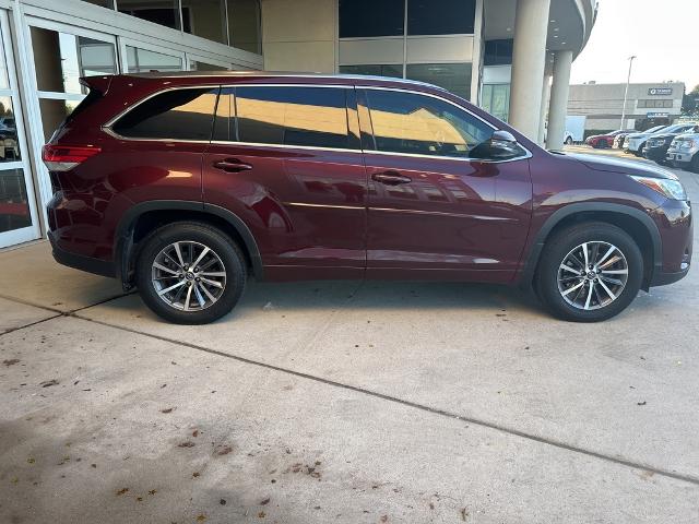 2017 Toyota Highlander Vehicle Photo in Grapevine, TX 76051