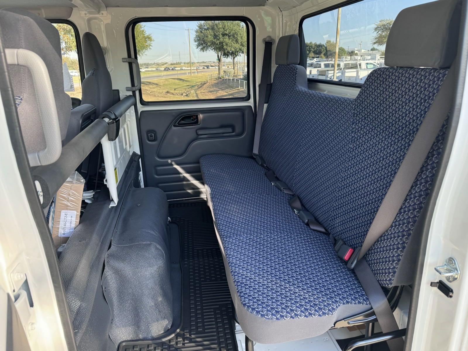 2025 Chevrolet Low Cab Forward 5500 XG Vehicle Photo in GEORGETOWN, TX 78626-7508
