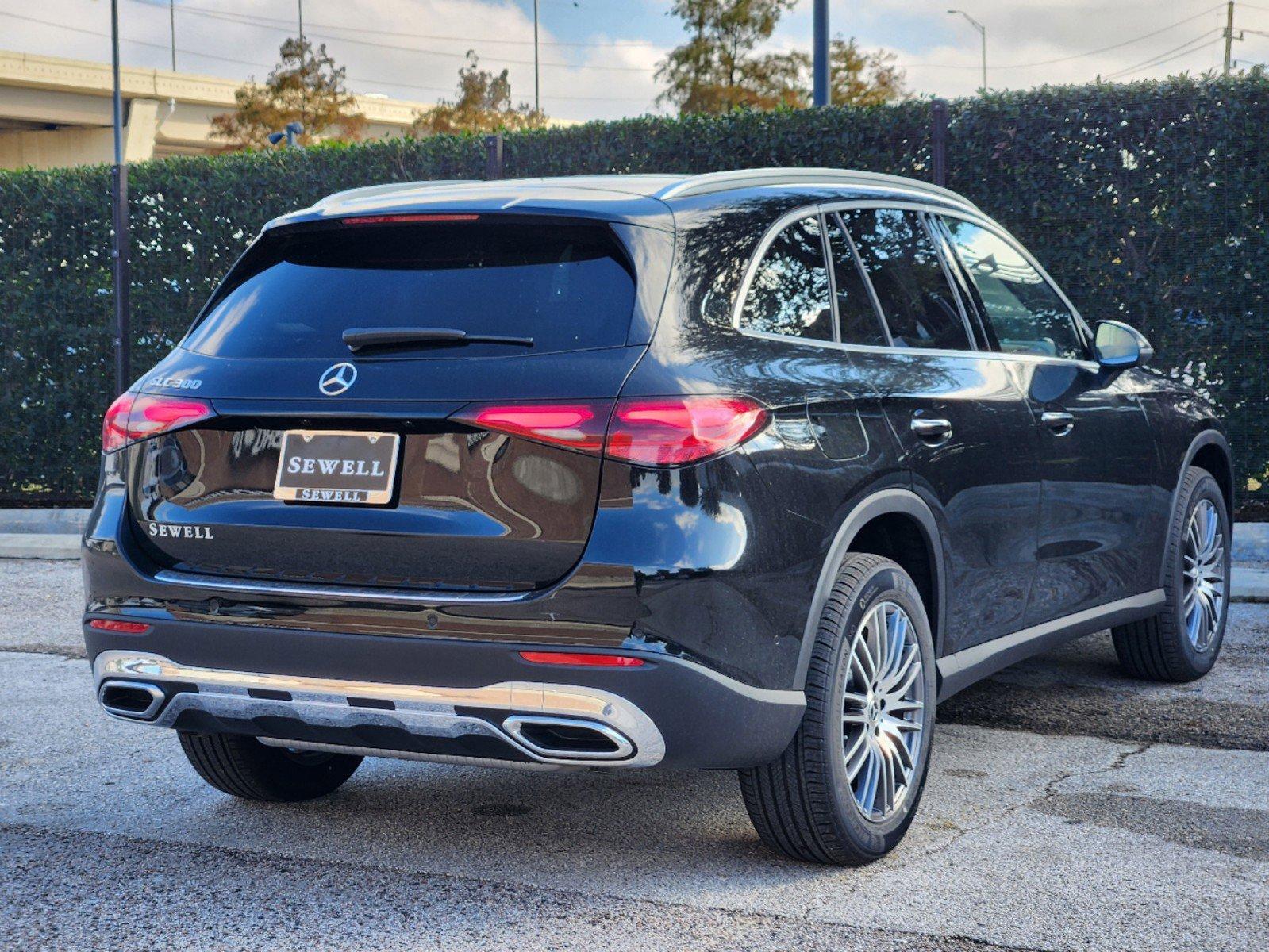 2025 Mercedes-Benz GLC Vehicle Photo in HOUSTON, TX 77079