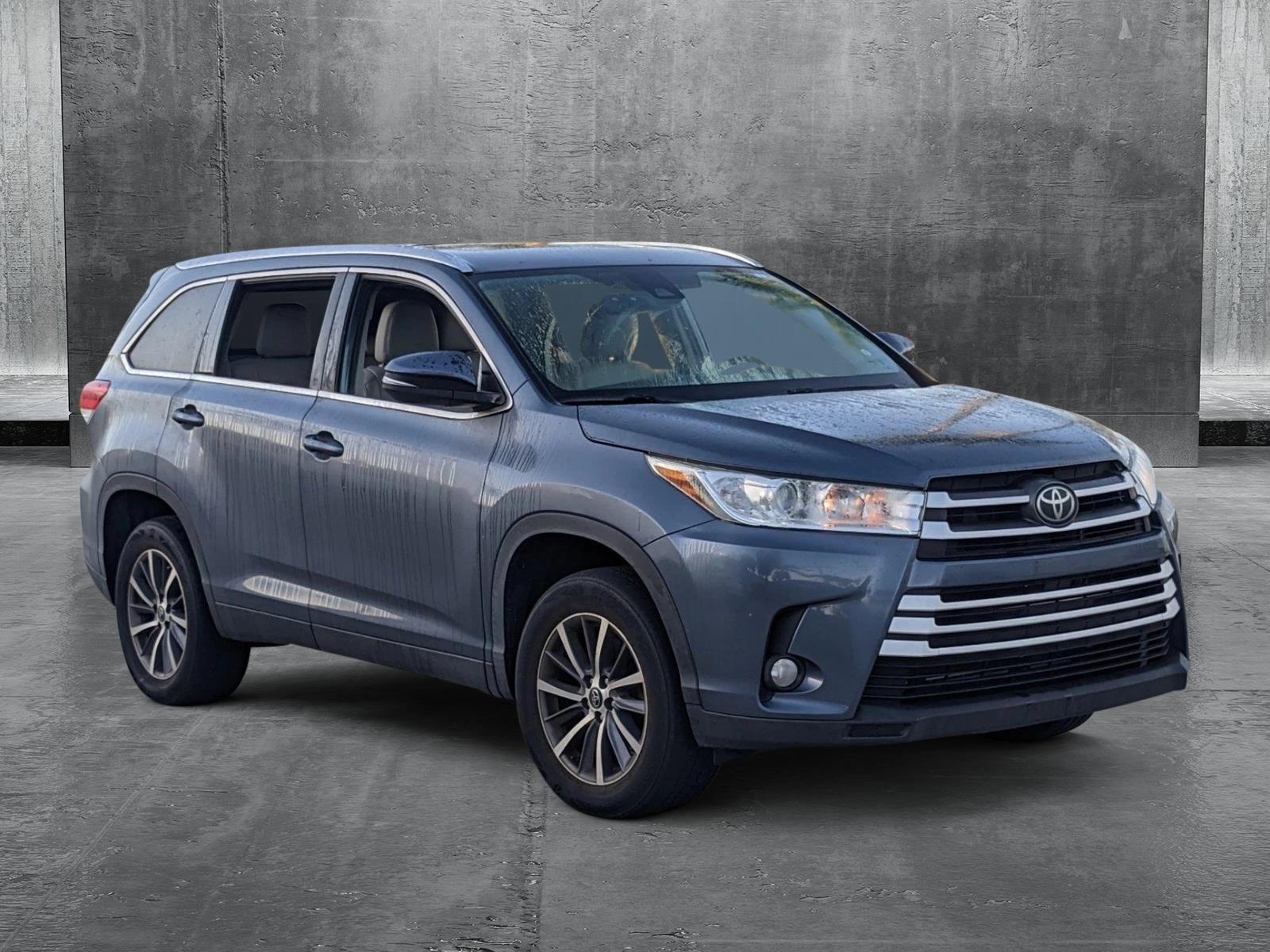 2019 Toyota Highlander Vehicle Photo in Davie, FL 33331