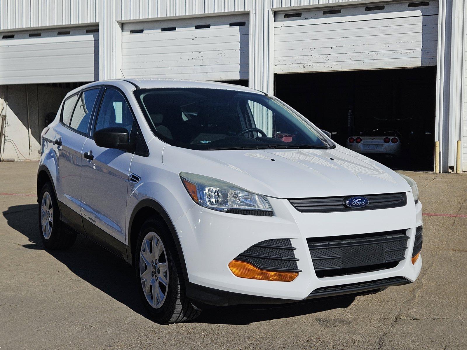 2016 Ford ESCA Vehicle Photo in NORTH RICHLAND HILLS, TX 76180-7199