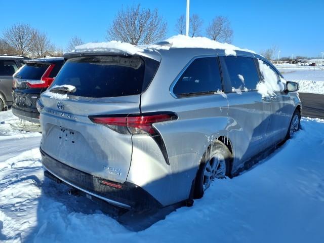 2023 Toyota Sienna Vehicle Photo in Oshkosh, WI 54904