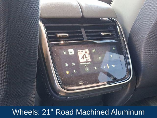 2023 Rivian R1S Vehicle Photo in DANBURY, CT 06810-5034