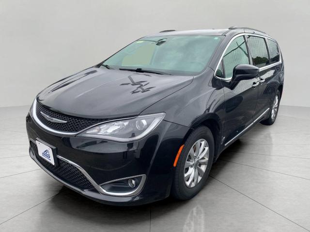 2017 Chrysler Pacifica Vehicle Photo in APPLETON, WI 54914-4656