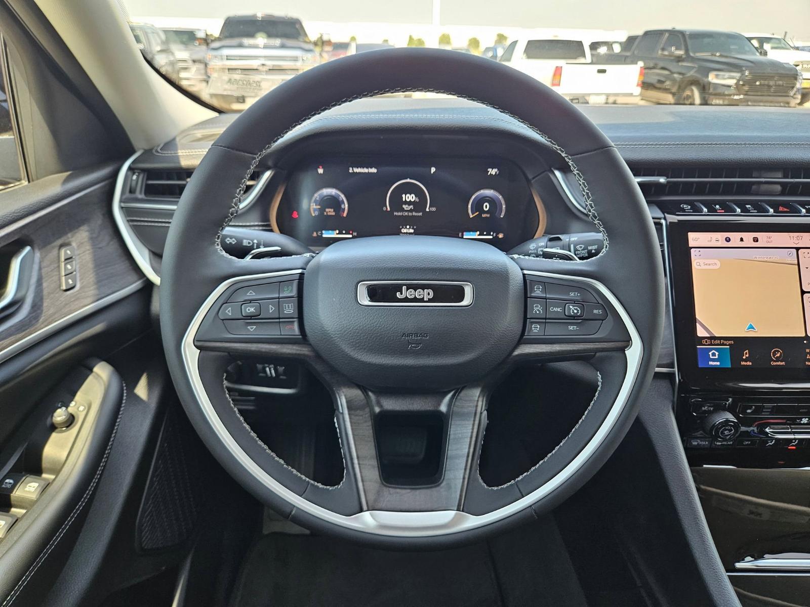 2023 Jeep Grand Cherokee Vehicle Photo in Seguin, TX 78155