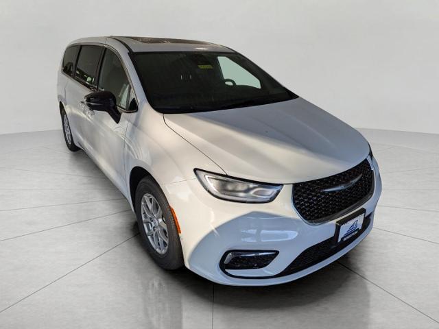 2025 Chrysler Pacifica Vehicle Photo in Oshkosh, WI 54901