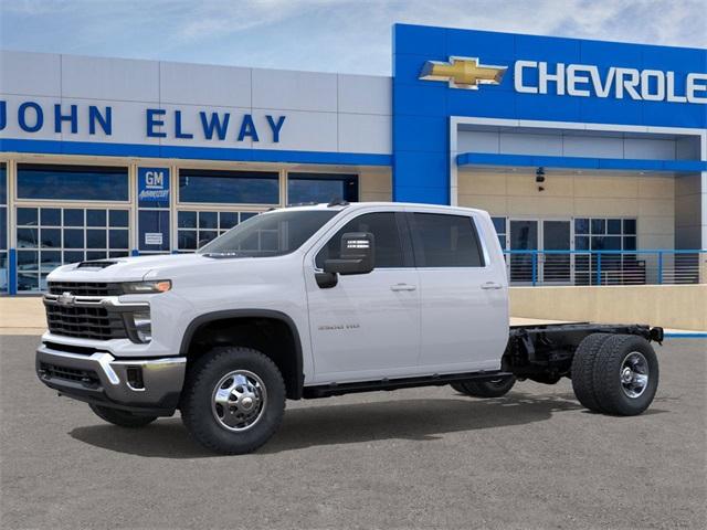 2025 Chevrolet Silverado 3500 HD CC Vehicle Photo in ENGLEWOOD, CO 80113-6708