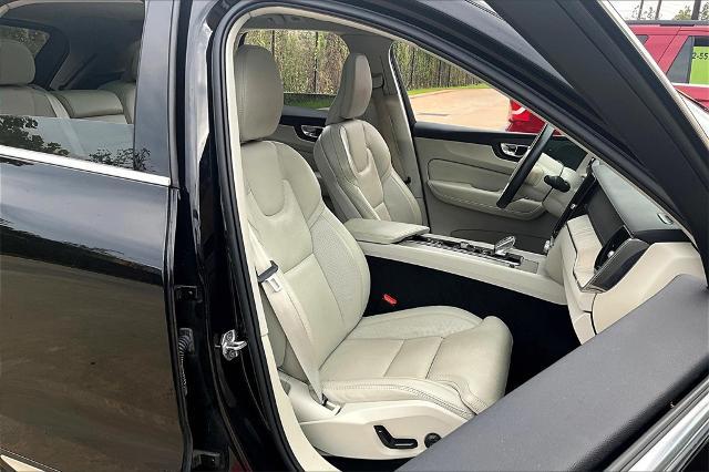 2022 Volvo XC60 Vehicle Photo in Houston, TX 77007