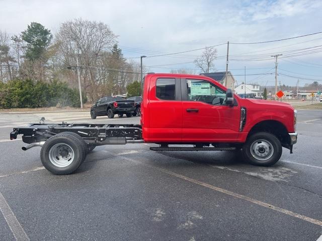 2025 Ford Super Duty F-350 DRW Vehicle Photo in Webster, MA 01570-1415