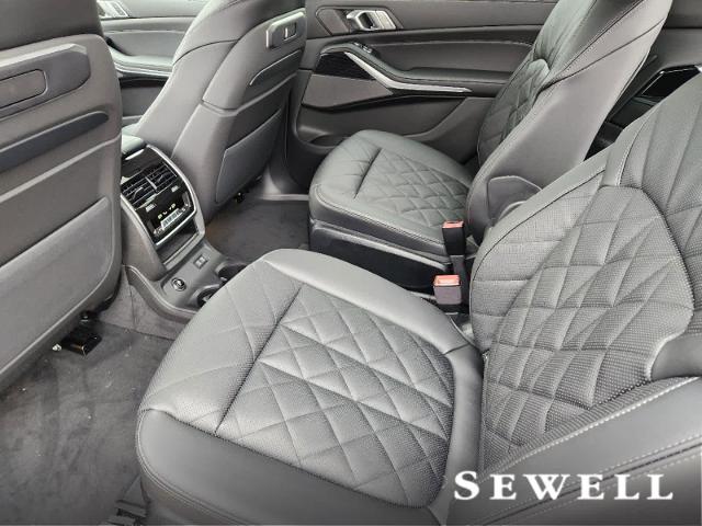 2025 BMW X7 xDrive40i Vehicle Photo in PLANO, TX 75024