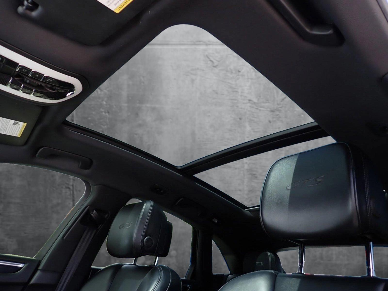 2018 Porsche Macan Vehicle Photo in DENVER, CO 80221-3610