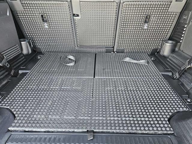2024 Defender Vehicle Photo in AUSTIN, TX 78717