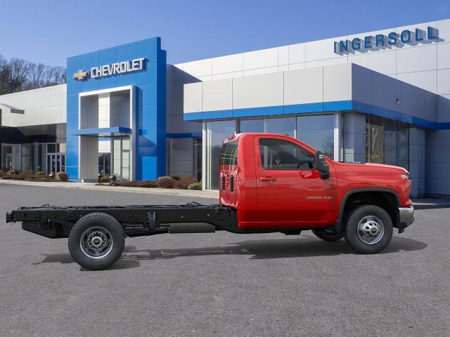 2025 Chevrolet Silverado 3500 HD Chassis Cab Vehicle Photo in DANBURY, CT 06810-5034