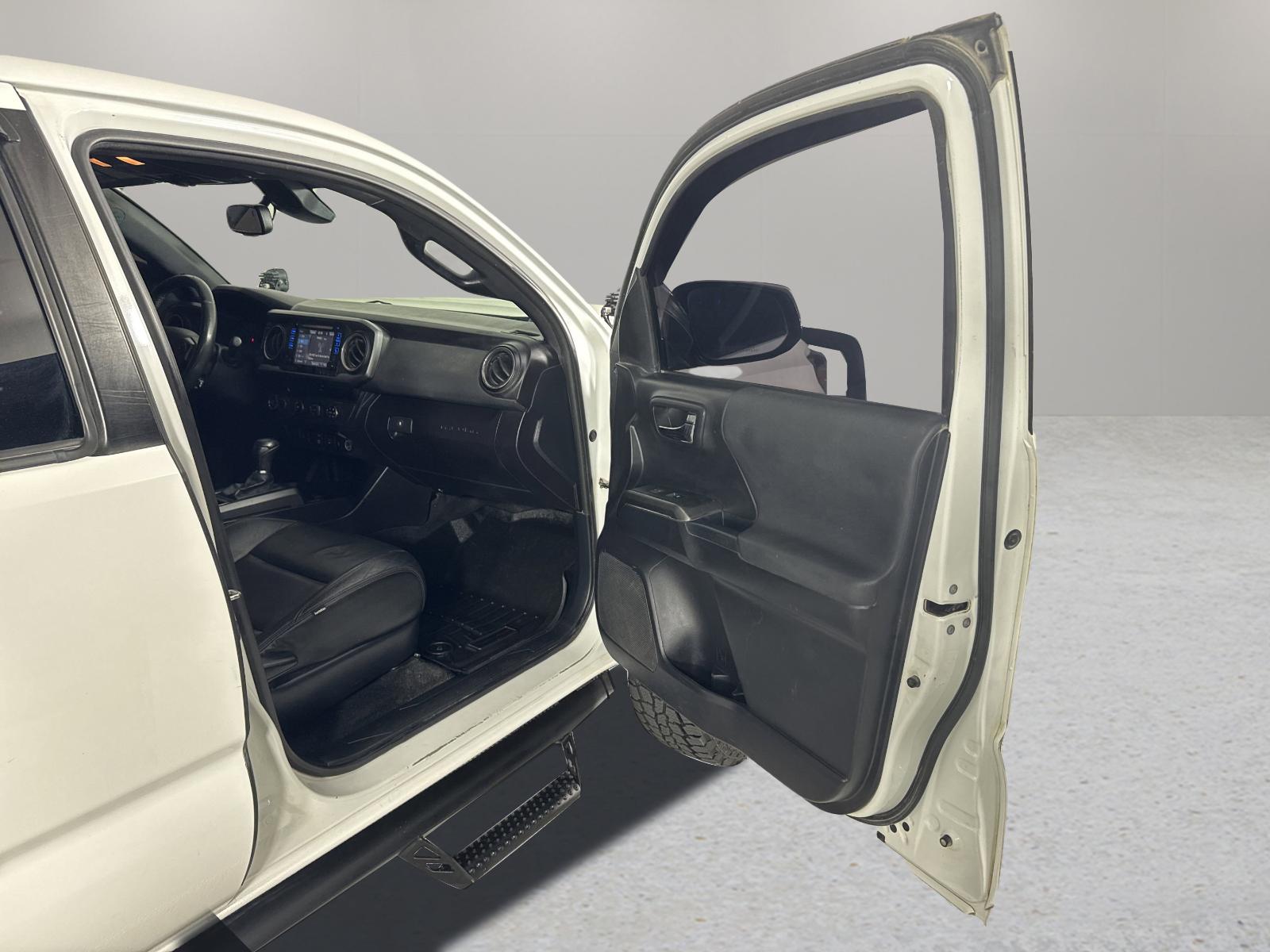 2018 Toyota Tacoma Vehicle Photo in GEORGETOWN, TX 78626-7508
