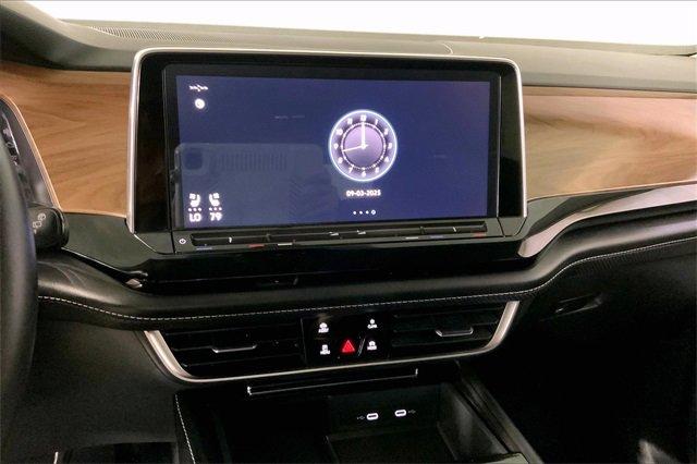 2024 Volkswagen Atlas Vehicle Photo in INDEPENDENCE, MO 64055-1314