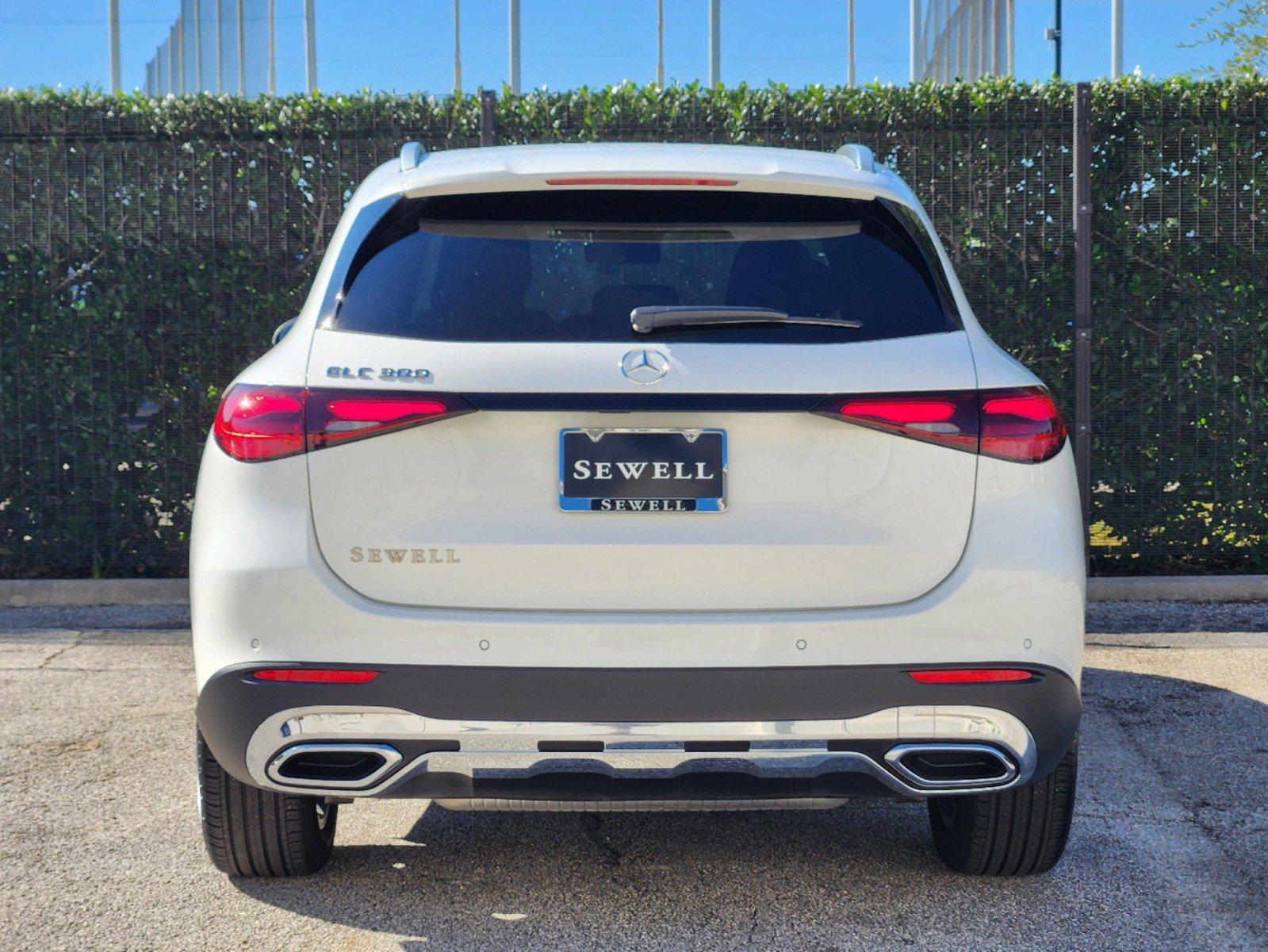 2024 Mercedes-Benz GLC Vehicle Photo in HOUSTON, TX 77079