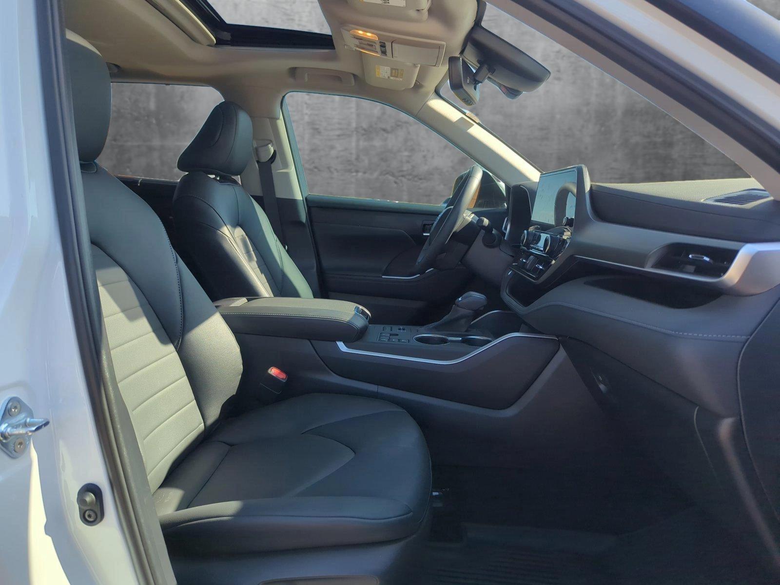 2024 Toyota Highlander Vehicle Photo in Memphis, TN 38125