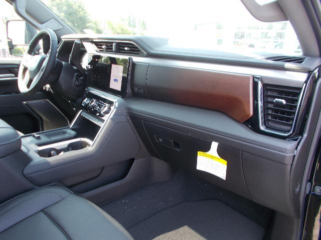 2025 GMC Sierra 2500 HD Vehicle Photo in LOWELL, MA 01852-4336