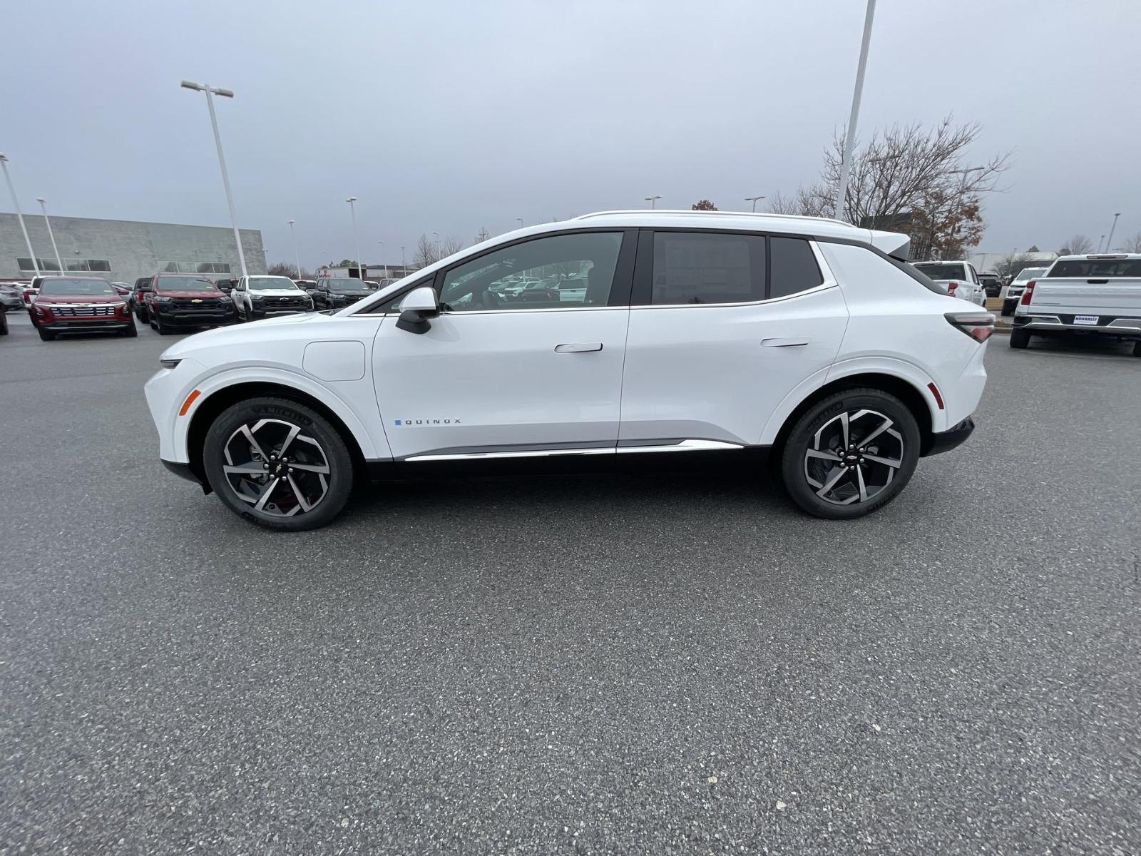 2025 Chevrolet Equinox EV Vehicle Photo in BENTONVILLE, AR 72712-4322