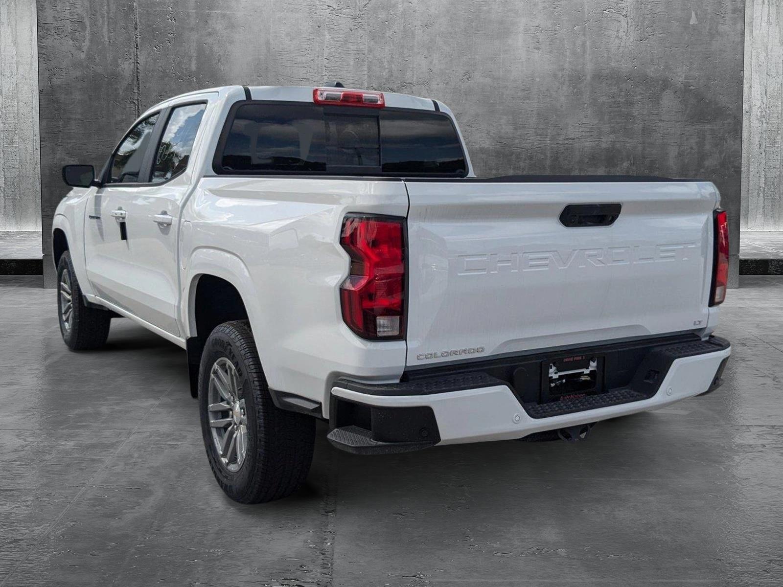 2024 Chevrolet Colorado Vehicle Photo in PEMBROKE PINES, FL 33024-6534