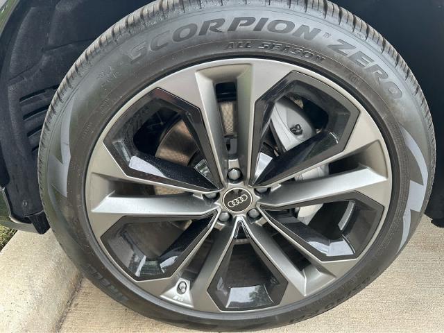 2025 Audi Q7 Vehicle Photo in HOUSTON, TX 77090