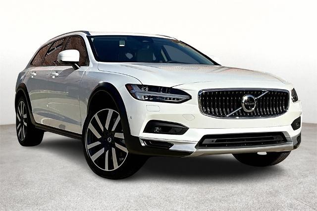 2025 Volvo V90 Cross Country Vehicle Photo in Houston, TX 77007