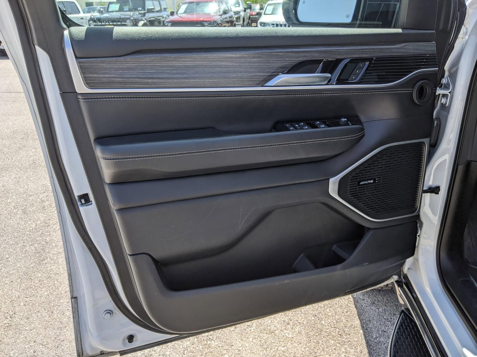 2023 Jeep Wagoneer L Vehicle Photo in Seguin, TX 78155
