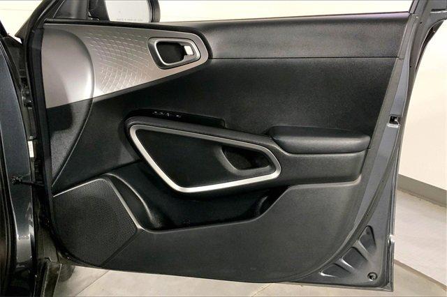 2024 Kia Soul Vehicle Photo in KANSAS CITY, MO 64114-4502