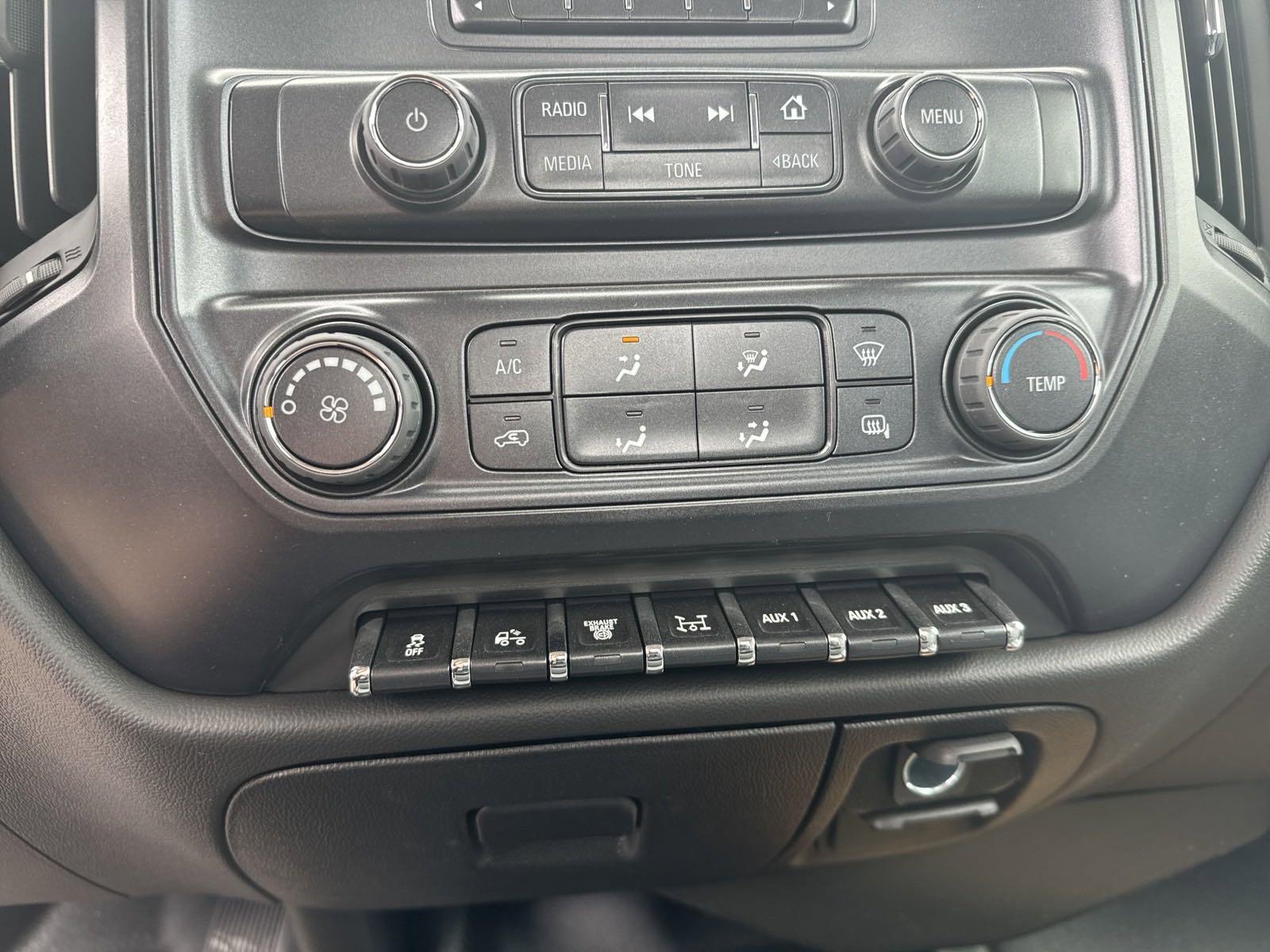 2024 Chevrolet Silverado 5500 HD Vehicle Photo in GEORGETOWN, TX 78626-7508
