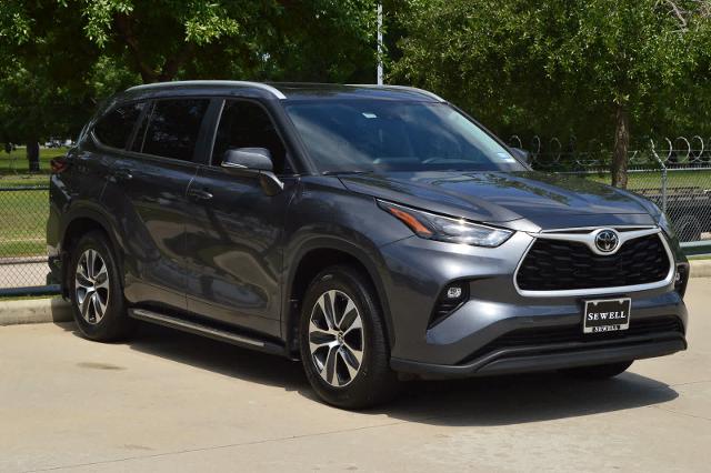 2024 Toyota Highlander Vehicle Photo in Houston, TX 77090