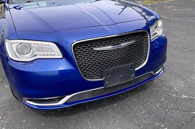 2019 Chrysler 300 Vehicle Photo in INDEPENDENCE, MO 64055-1314