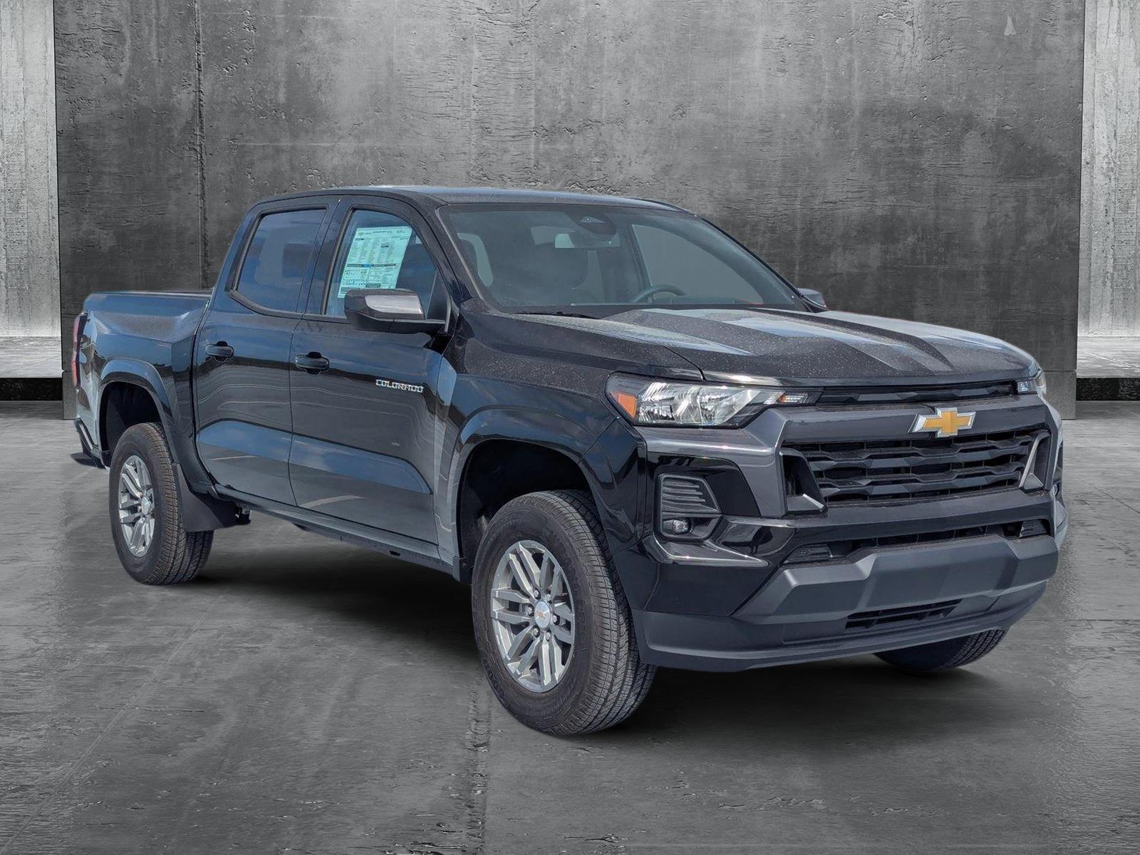 2024 Chevrolet Colorado Vehicle Photo in PEMBROKE PINES, FL 33024-6534