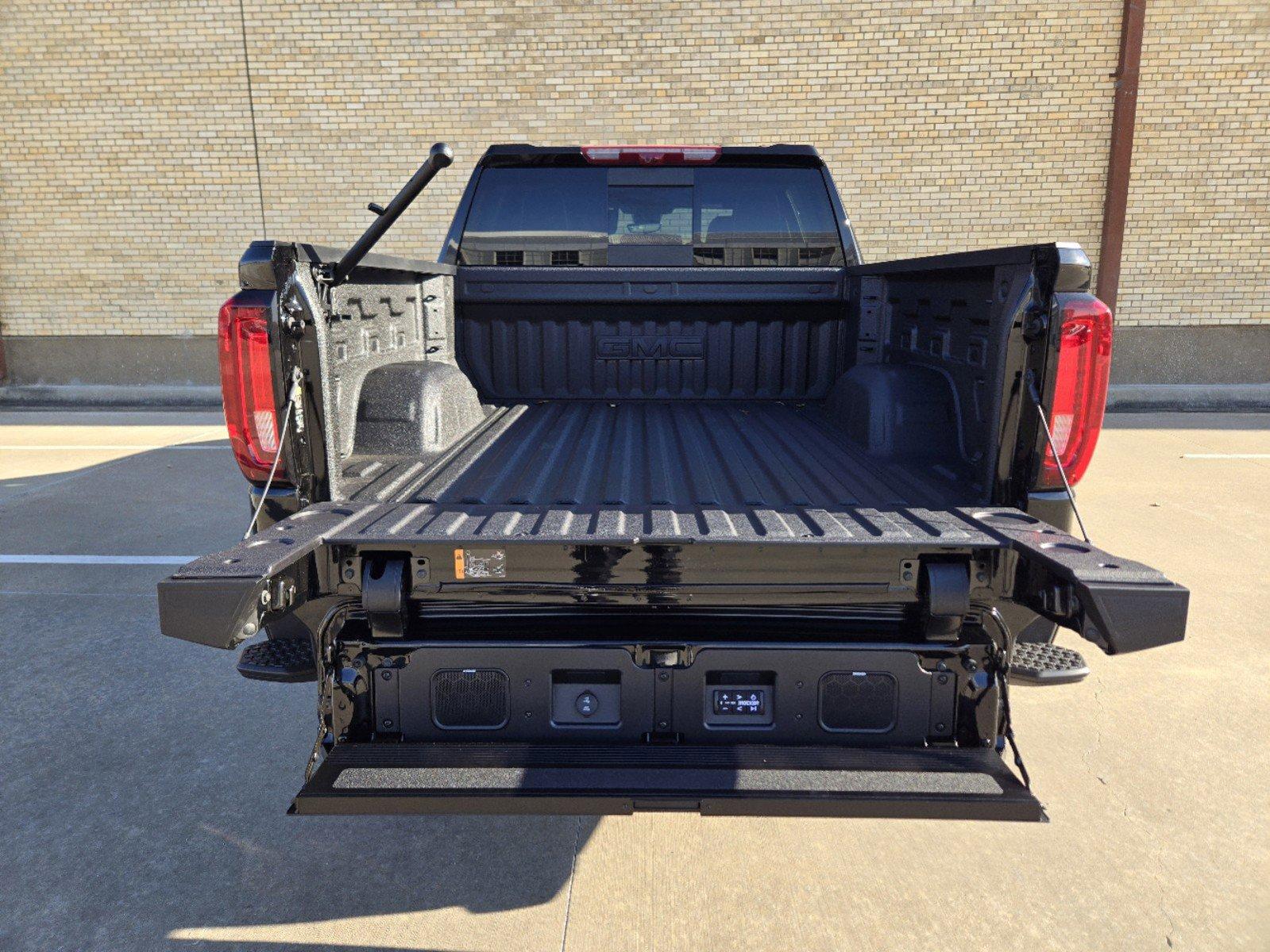 2025 GMC Sierra 1500 Vehicle Photo in DALLAS, TX 75209-3016