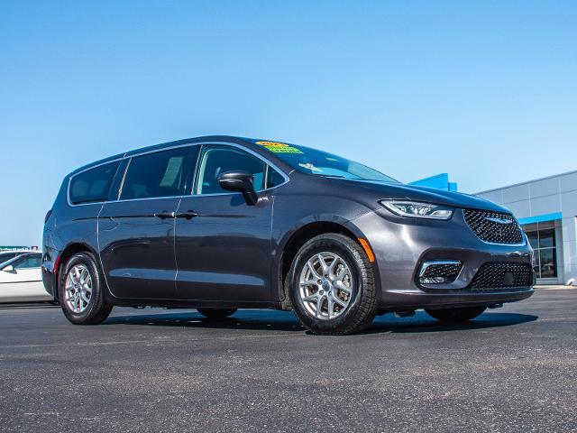 2023 Chrysler Pacifica Vehicle Photo in MADISON, IN 47250-1611