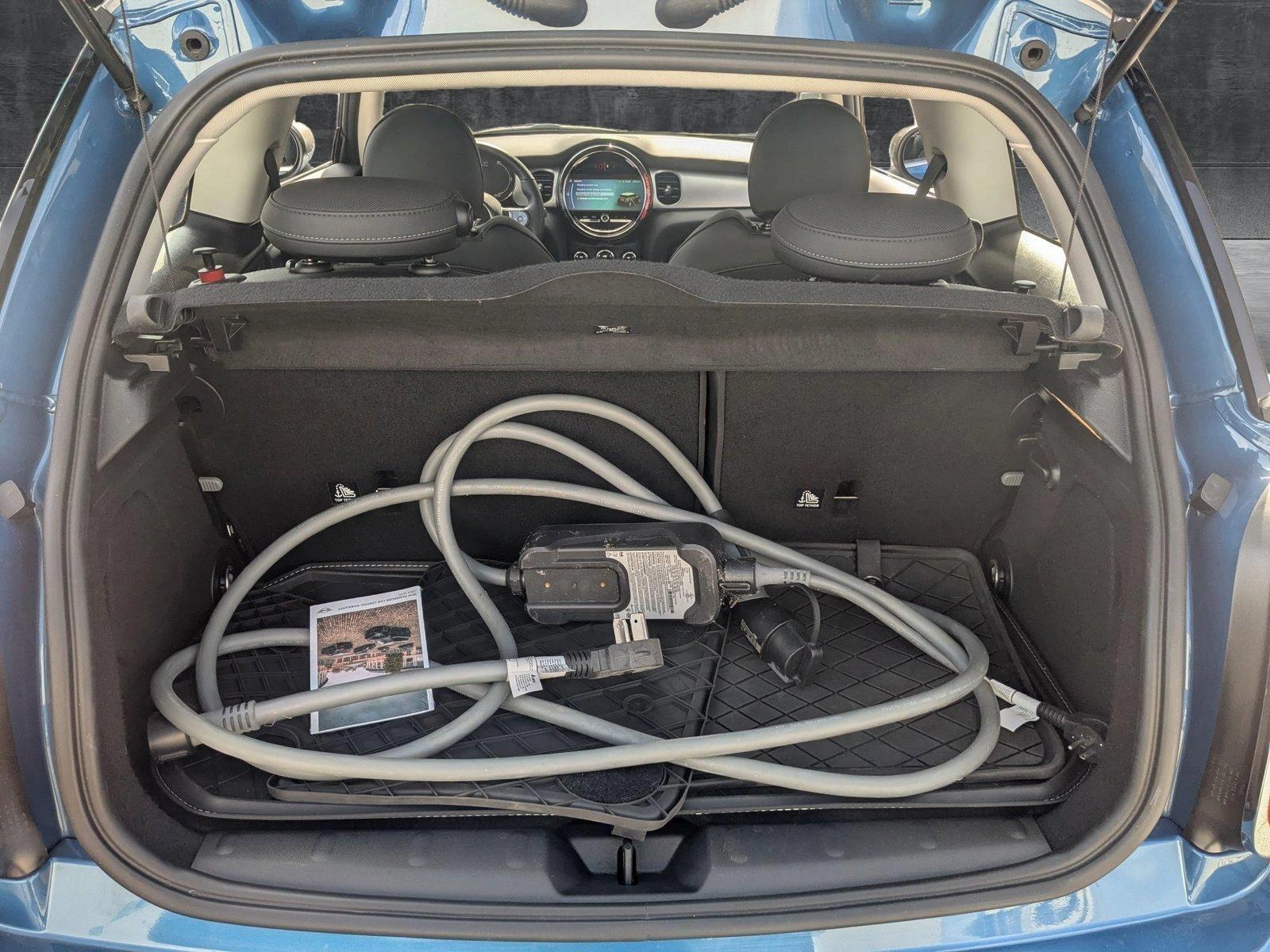 2024 MINI Electric Hardtop 2 Door Signature Vehicle Photo in Towson, MD 21204