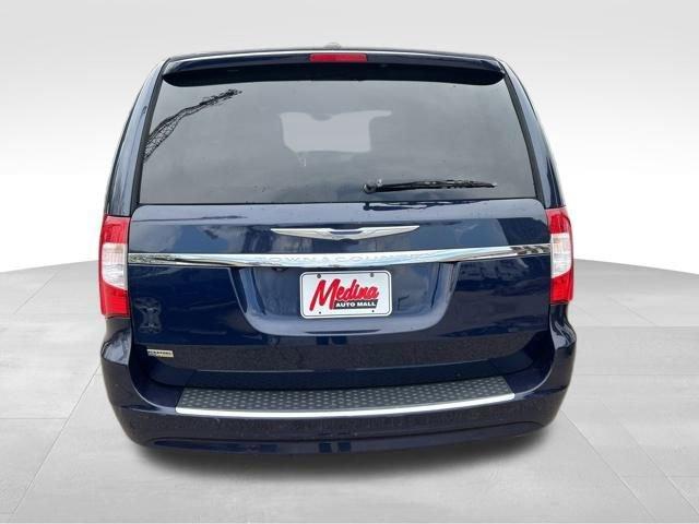 2015 Chrysler Town & Country Vehicle Photo in MEDINA, OH 44256-9631