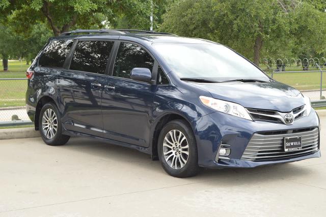 2020 Toyota Sienna Vehicle Photo in Houston, TX 77090