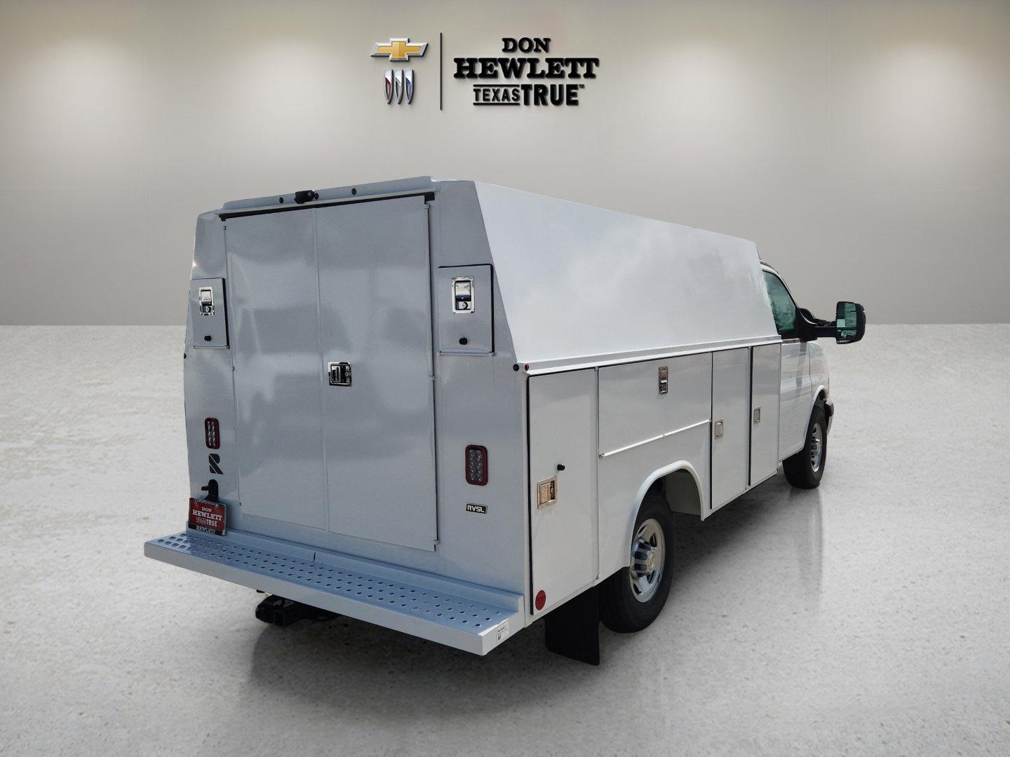 2025 Chevrolet Express Cutaway 3500 Vehicle Photo in GEORGETOWN, TX 78626-7508
