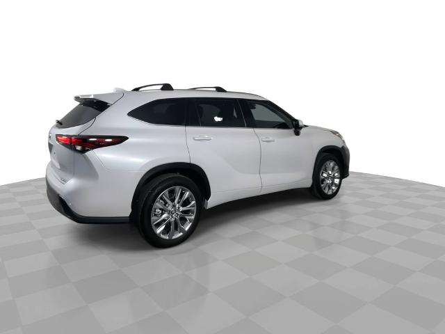 2024 Toyota Highlander Vehicle Photo in GILBERT, AZ 85297-0402
