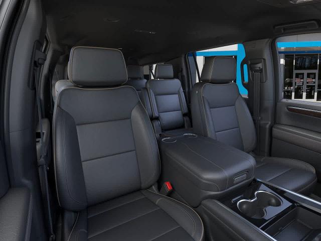2025 Chevrolet Suburban Vehicle Photo in MOON TOWNSHIP, PA 15108-2571